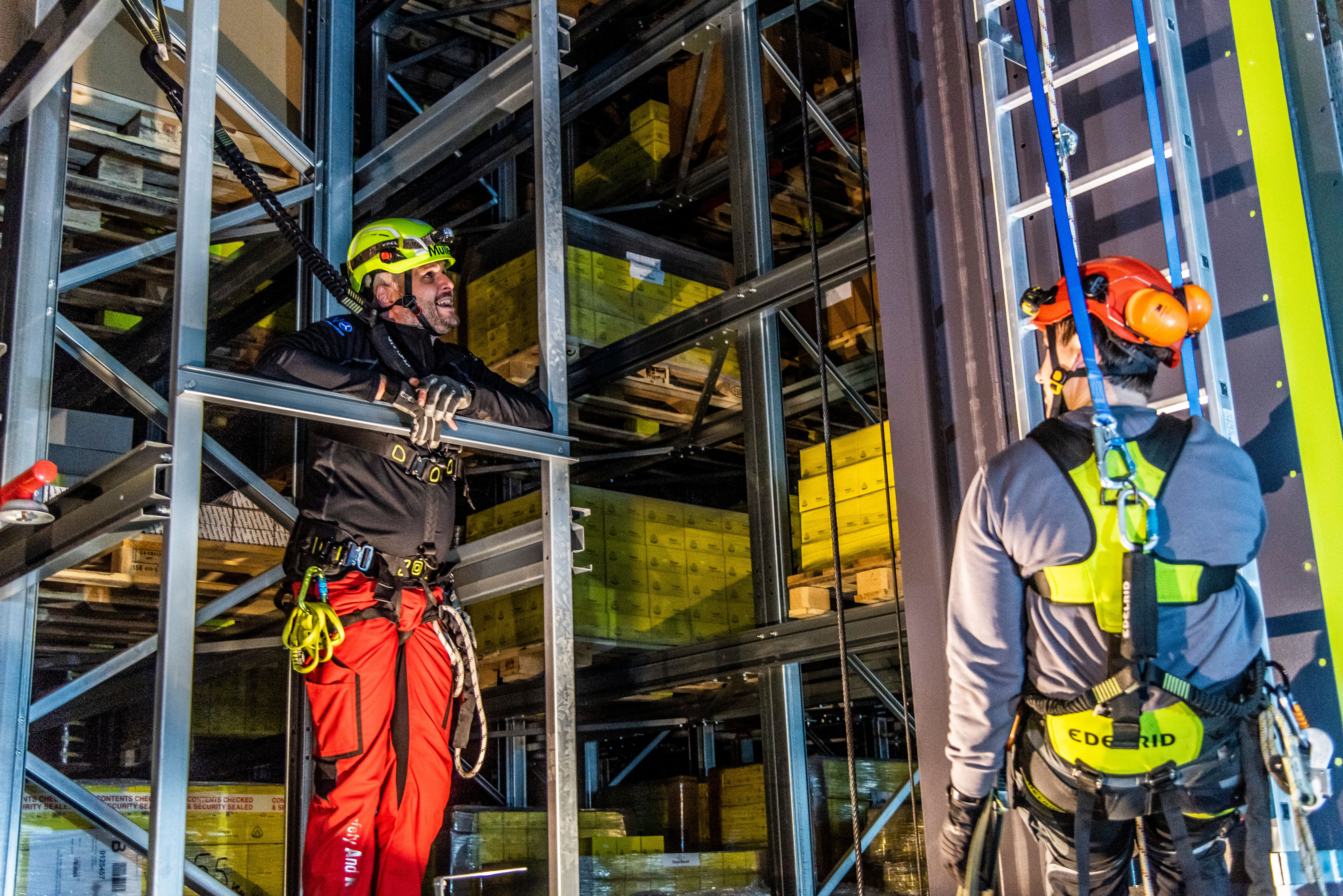 Hochregallager Rettungstraining // High-bay warehouse rescue training // Treinamento de resgate em armazéns de alta capacidade 