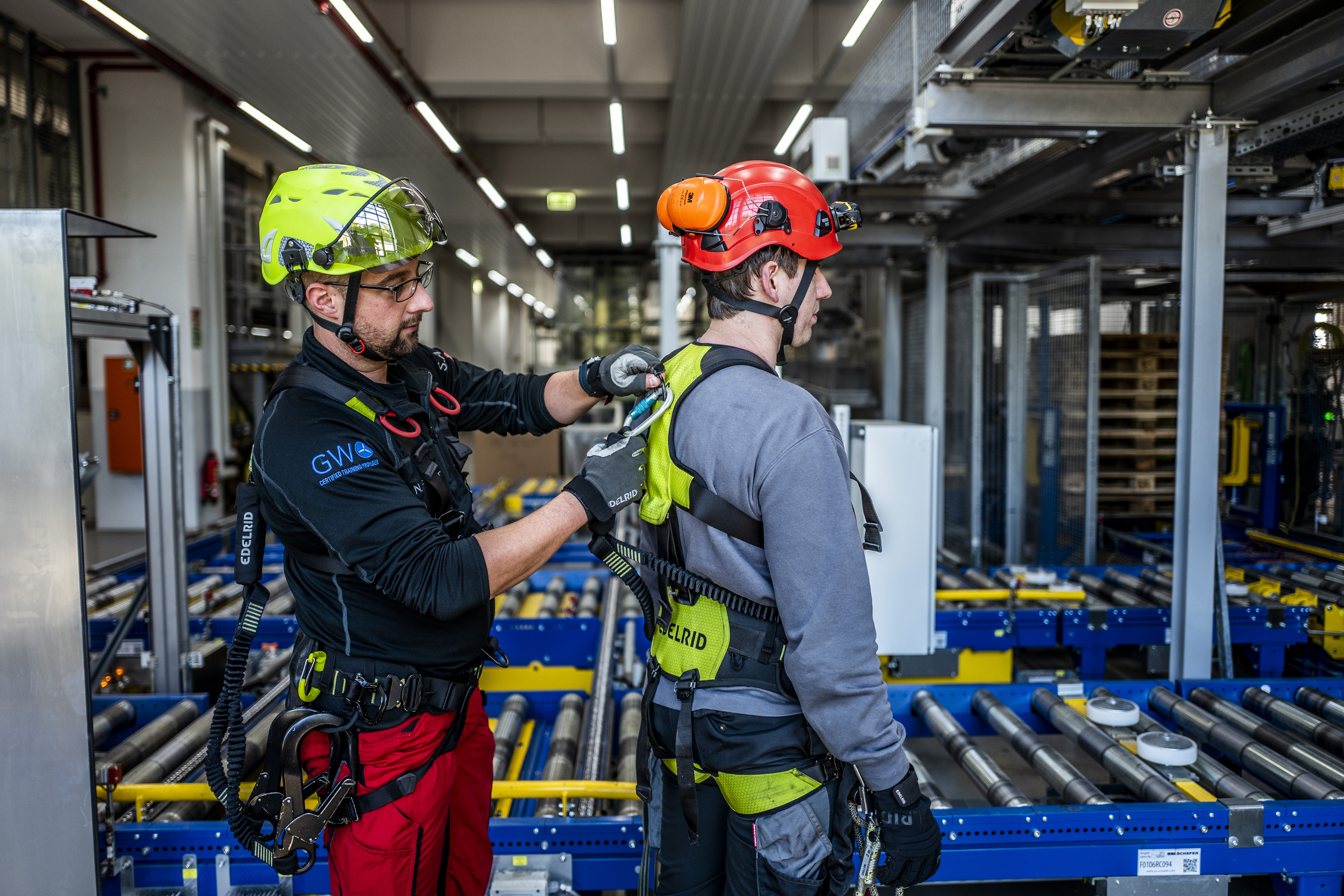 PSAgA Check, Hochregallager, Safety And Rescue Academy (S.A.R.A.), Branchenübergreifende Schulungen, Vor Ort Services