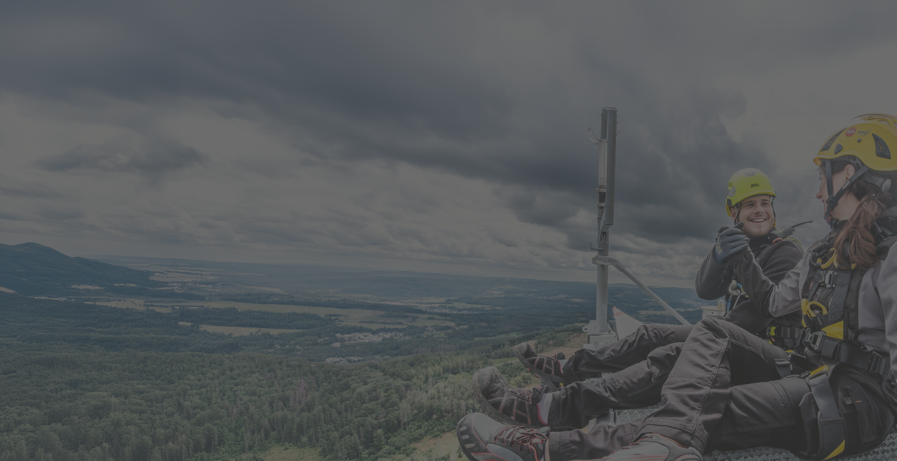 Handschlag auf der Windkraftanlage
