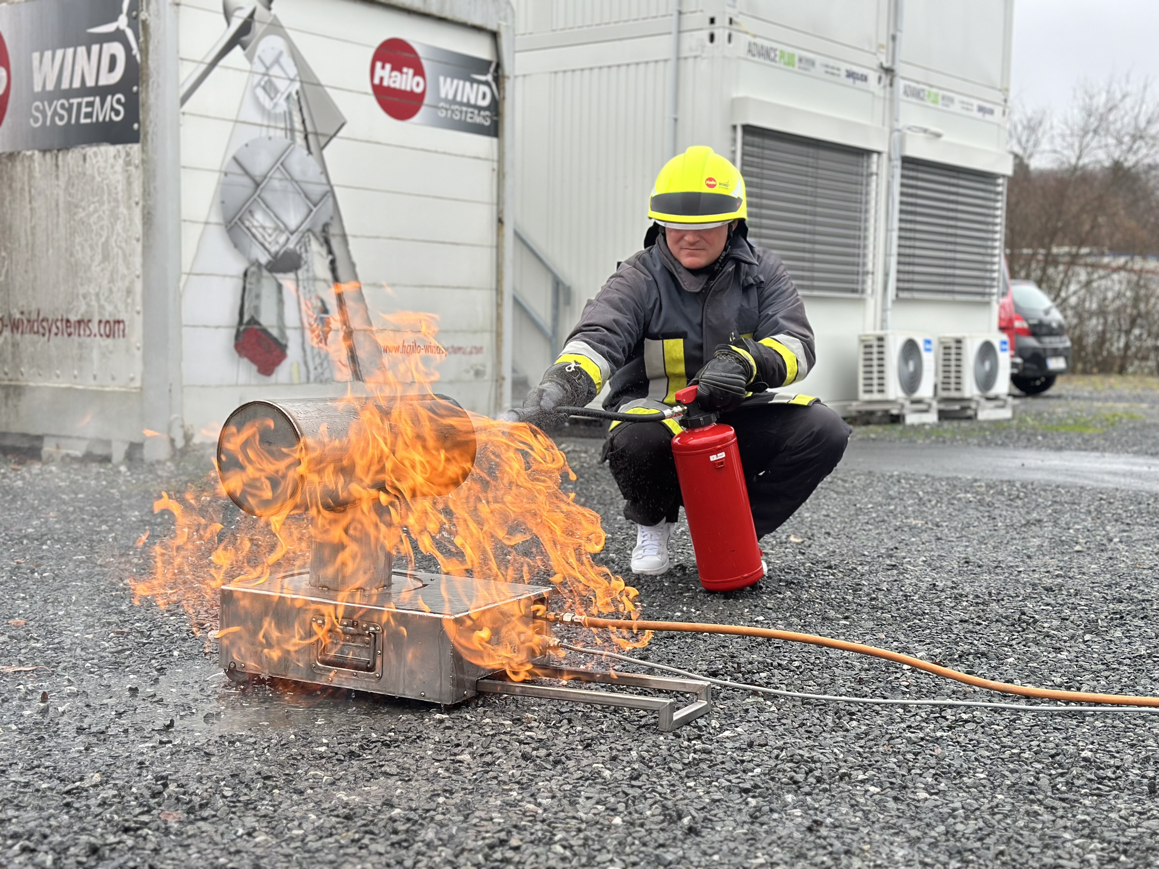 Feuerübung außengelände, Brandlöschung, Feuerlöschung, Trainings-Center, Safety And Rescue Academy (S.A.R.A.), Vor Ort Services