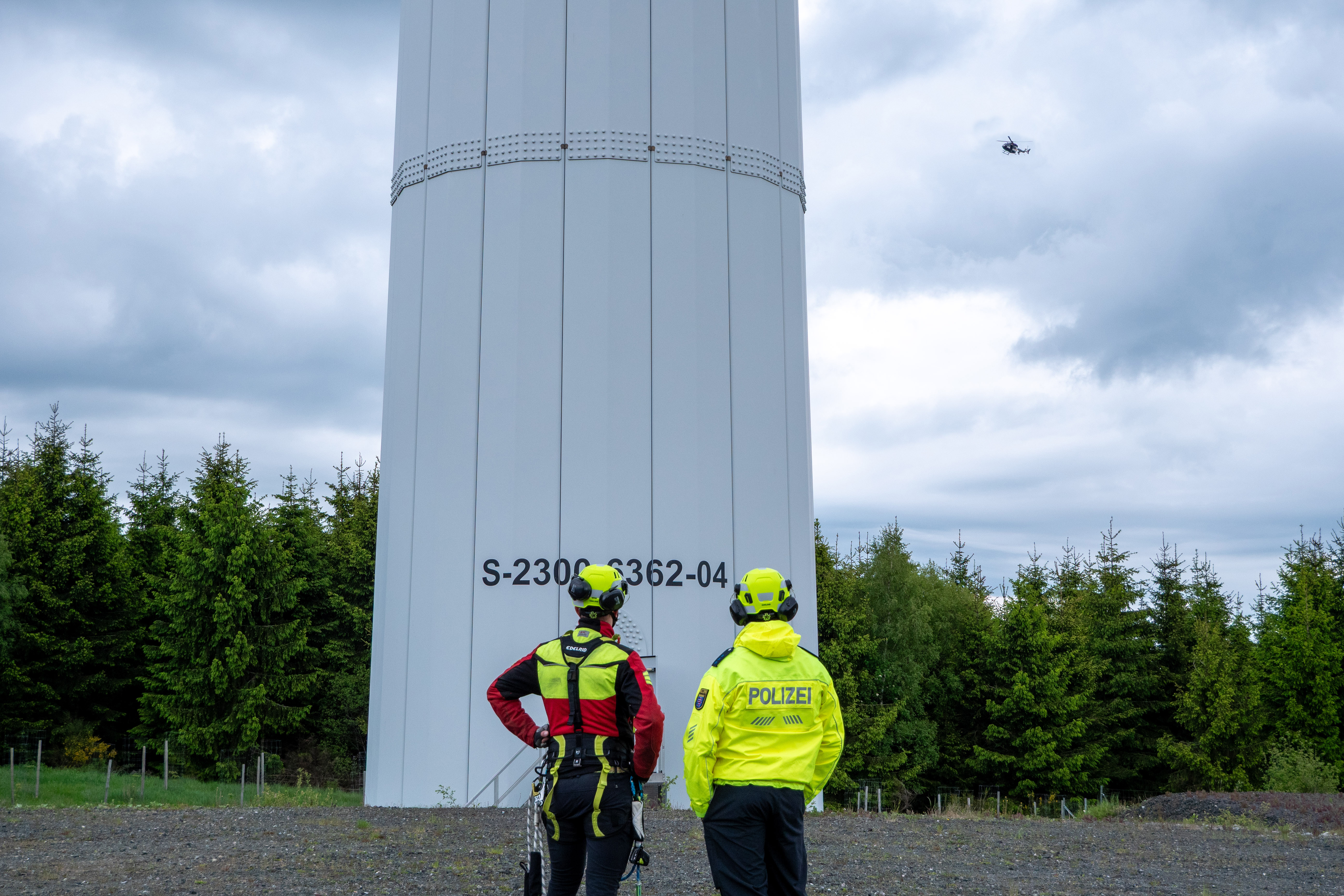 Höhenrettung, Windkraftanlage, Haiger, Kalteiche, 2026, Polizei, Feuerwehr, Einsatzkräfte, Heli