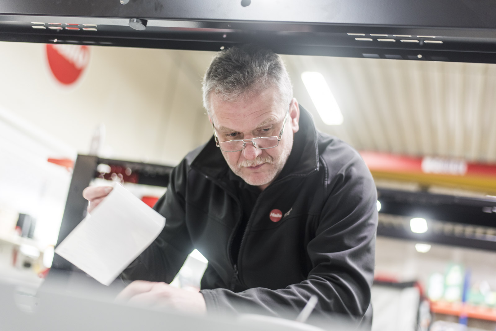 Fertigung, Feinmechaniker Auffanggeräte, Bandfalldämpfer, Montage, Wartung, Reparatur, Hailo Wind Systems, Steigschutzsysteme, 
