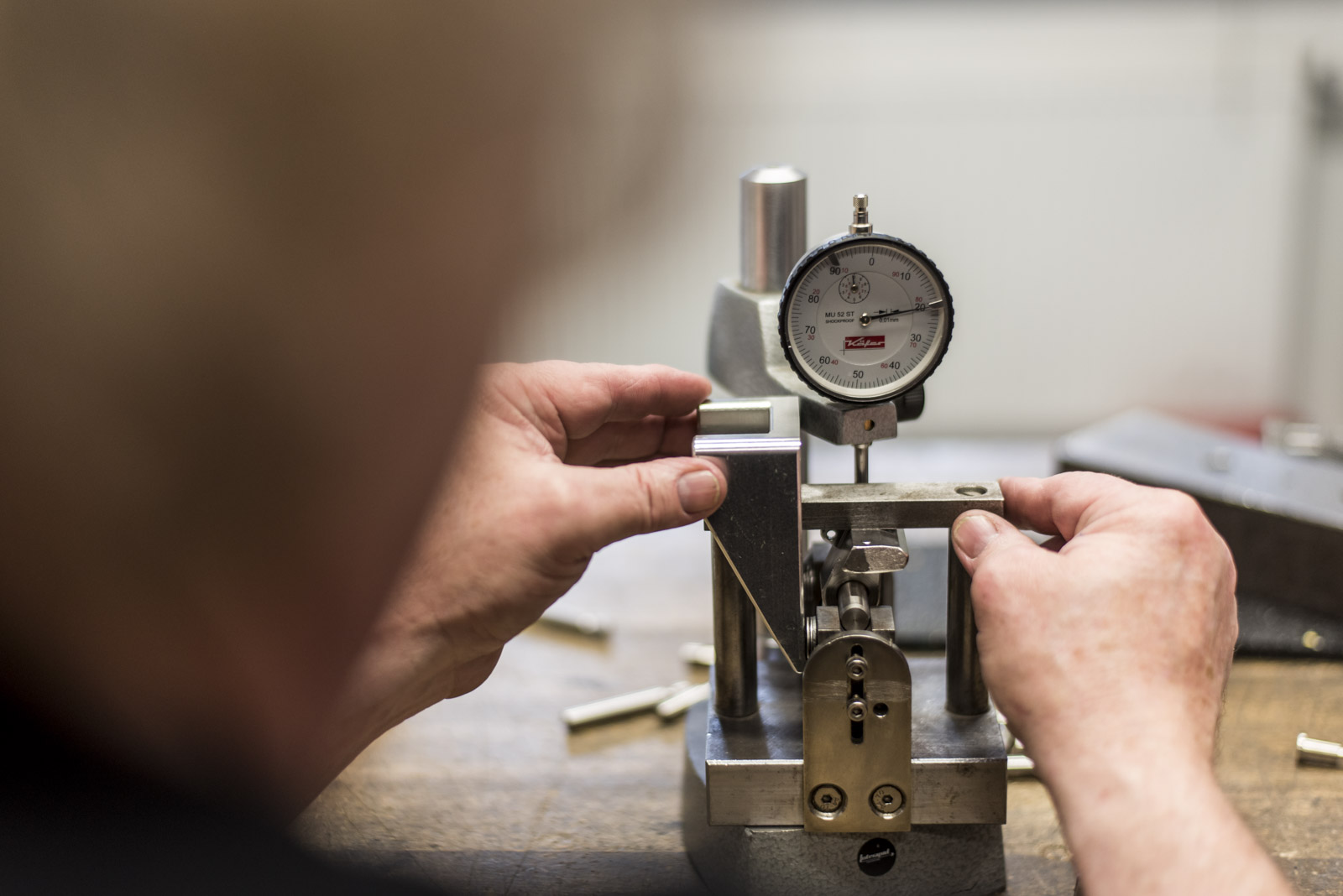 Fertigung, Feinmechaniker Auffanggeräte, Bandfalldämpfer, Montage, Wartung, Reparatur, Hailo Wind Systems, Steigschutzsysteme, 